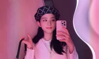 Netizen xém xỉu khi bóc giá mũ của Jisoo: Không phải bởi giá cả đắt đỏ mà lai lịch bất ngờ