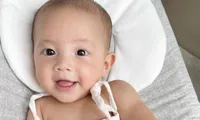 Mắt to tròn, miệng cười duyên, thần thái dịu dàng, Lisa nhà Hồ Ngọc Hà chuẩn “công chúa”