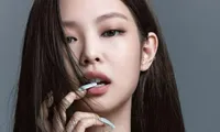 Jennie (BLACKPINK) bỗng dưng hành động bất thường, tự mình để lộ bất lợi ngoại hình