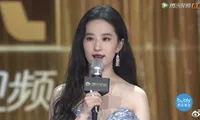 Mang danh “thần tiên tỷ tỷ” nhưng Lưu Diệc Phi gây thất vọng lớn ở Thập Quang Thịnh Điển