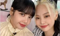 Lisa chuẩn bị solo thì nhiều fan của Jennie bỗng lên tiếng đòi quyền lợi cho thần tượng
