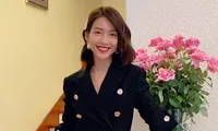 Khả Ngân phối đồ cao tay ở &quot;11 Tháng 5 Ngày&quot;: Diện lại đồ cũ, biến váy thành áo và gì nữa?