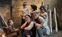 Hết “Hương Vị Tình Thân”, bà Bích (Tú Oanh) bất ngờ thành vợ Chiến “chó” (Anh Tuấn)?
