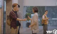 Thương Ngày Nắng Về: Màn đổi áo gay cấn của Trang - Duy sắp bị cả công ty phát hiện?