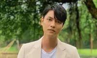 Nam phụ mờ nhạt của &quot;Hương Vị Tình Thân&quot; trở thành soái ca nổi bật trong &quot;Lối Về Miền Hoa&quot;