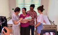 Thương Ngày Nắng Về: Bà Nga cùng Khánh - Vân bế em bé sơ sinh, có lẽ nào Vân Trang làm mẹ?