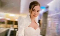 Hiếm hoi lắm mới thấy Vân Trang của ‘Thương ngày nắng về’ diện đồ cổ trễ khoe ngực đầy eo thon