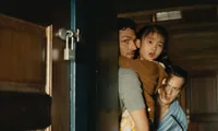Cũng là phim kinh dị nhưng &apos;Tiếng gõ ở căn nhà gỗ&apos; có ý tưởng cực lạ về ngày tận thế
