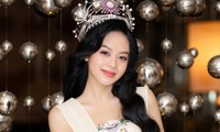 Đây phải chăng là màu sắc và kiểu trang phục Hoa hậu Thanh Thủy đặc biệt yêu thích?