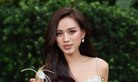 Hoa hậu Đỗ Thị Hà chuẩn &quot;cao thủ&quot; diện váy xẻ cao: Tránh sự cố cực khéo léo, tinh tế