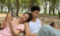 Thanh Sơn có hành động đặc biệt với Khả Ngân ở hậu trường Gia Đình Mình Vui Bất Thình Lình