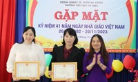 Kịp thời khen thưởng sáng kiến tặng Bảo hiểm Y tế thay hoa Ngày Nhà giáo
