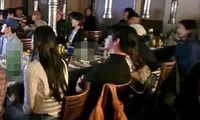 Tiệc mừng công &quot;Queen Of Tears&quot;: Ai là chủ nhân chiếc túi sau lưng Kim Soo Hyun?