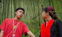 &quot;Đi Giữa Trời Rực Rỡ&quot; lộ thêm &quot;hạt sạn&quot; lớn: Do đoàn làm phim cố tình viết sai?