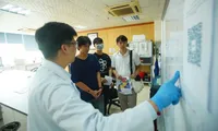 Khui &quot;sít rịt&quot; siêu hấp dẫn ở Ngày hội tuyển sinh khối các ngành Khoa học và Công nghệ