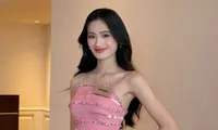 Miss World 2025: Hoa hậu Ý Nhi khoe bờ vai mắc áo đẹp tựa Jennie BLACKPINK