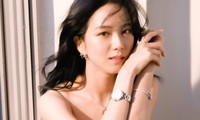 Soi màn hình điện thoại của Jisoo, netizen phát hiện một điều không thể hiểu nổi