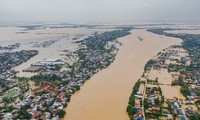 Mưa lũ đang hoành hành các tỉnh miền Trung, hiện đã có 32 người chết, mất tích gần 110 nghìn ngôi nhà bị ngập, hư hỏng.