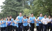 Hưởng ứng những bước chân vì cộng đồng xây nhà văn hóa tặng đồng bào Rơ Măm
