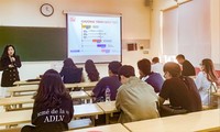 Sinh viên Trường ĐH Kinh tế Quốc dân bị &apos;giam bằng&apos; tốt nghiệp: Lỗi tại ai?