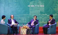 Thủ tướng Phạm Minh Chính và Chủ tịch Diễn đàn Kinh tế thế giới giao lưu cùng sinh viên Việt Nam
