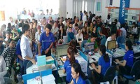 Sau khi phát hiện là chủ thuê bao "ma", khách hàng phải vất vả đi hủy thông tin tại các đại lý của nhà mạng.