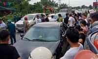 Ông Võ Văn Thưởng trao đổi với cử tri