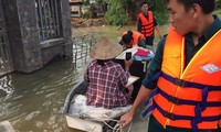  Thủy điện tăng cường xả lũ, hàng trăm ngôi nhà ngập trong biển nước