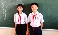 Nhặt được tài sản 'khủng', hai học sinh lớp 5 ở Đồng Nai trả lại người đánh rơi