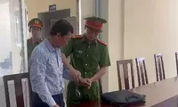 Bắt tạm giam một bác sĩ làm giả giấy khám sức khỏe 