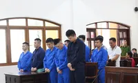 Tin việc nhẹ lương cao, hàng trăm người bị lừa bán ra nước ngoài
