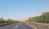 &apos;Bão bụi&apos; uy hiếp cao tốc TPHCM- Long Thành - Dầu Giây 