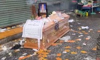 18 người bị khởi tố trong vụ mang quan tài đến nhà chủ hụi để đòi nợ 