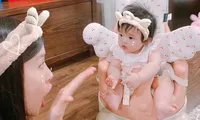 Vừa “hổ báo” hôm trước, hôm sau bé Winnie - con gái Đông Nhi đã trở thành “thánh meme”