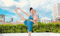 Hồ Ngọc Hà thử thách vừa bế con vừa tập yoga nhưng netizen chỉ chú ý đến điều này