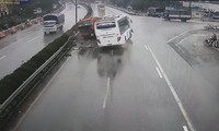 Hiện trường vụ tai nạn. Ảnh cắt từ clip giám sát giao thông