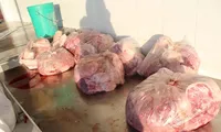 Cảnh sát truy đuổi ô tô chở gần 300kg nội tạng heo bẩn