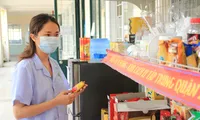 Ấm lòng &apos;siêu thị 0 đồng&apos; ở khu cách ly người về từ vùng dịch