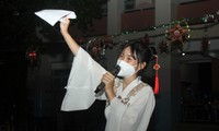 Nữ tình nguyện viên từng là F0 hóa &apos;chị Hằng&apos; trong đêm Trung thu đặc biệt