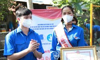 Ngày lao động đặc biệt của Hoa hậu H&apos;Hen Niê