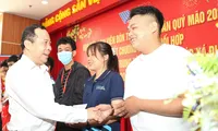 Sinh viên ký túc xá nhận lì xì, ăn cơm tất niên cùng lãnh đạo, thầy cô ĐHQG TPHCM