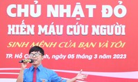 Thầy giáo 9x &apos;tiếp lửa&apos; tại ngày hội hiến máu Chủ nhật Đỏ