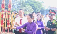 Đoàn đại biểu TPHCM dâng hương tưởng nhớ công ơn Anh hùng liệt sĩ