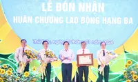 Tròn 3 năm thành lập, &apos;thành phố trong lòng thành phố&apos; đầu tiên nhận Huân chương Lao động