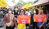 Trên 2.000 sinh viên, lao động về quê đón Tết trên &apos;chuyến xe mùa xuân&apos;