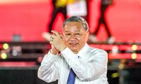 Tổng Bí thư Tô Lâm và Tổng Bí thư, Chủ tịch nước Lào Thongloun Sisoulith dự chương trình 'Mùa xuân thống nhất'