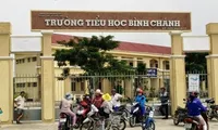 Vụ cô giáo quỳ gối: Hiệu trưởng viết gì trong bản tường trình?