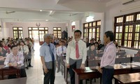  Thứ trưởng Bộ GD&ĐT Nguyễn Văn Phúc (áo trắng ở giữa) làm việc với Sở GD&ĐT tình Bà Rịa- Vũng Tàu 