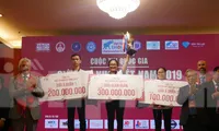 Hai chị em Thu Hiền (Á quân) và Phương Trinh (Quán quân) cuộc thi Siêu trí nhớ Việt Nam