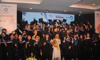 Tân sinh viên nhận học bổng "Nâng bước thủ khoa" năm 2018